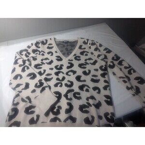 DKNY Long Sleeve V-Neck Pullover Sweater tan & Black Animal Print Size XL
